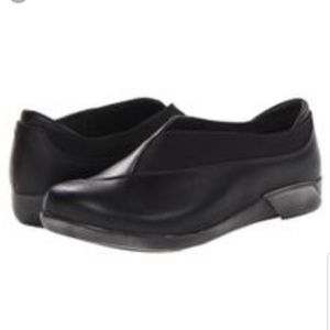 Naot Montage loafer flats 40/9-9.5 US black